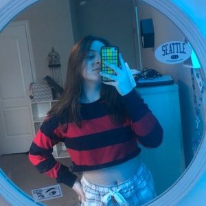cute long sleeve crop top!!